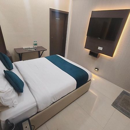 Hotel Triton - Near Us Embassy - Hotel In Sion Bombay Extérieur photo
