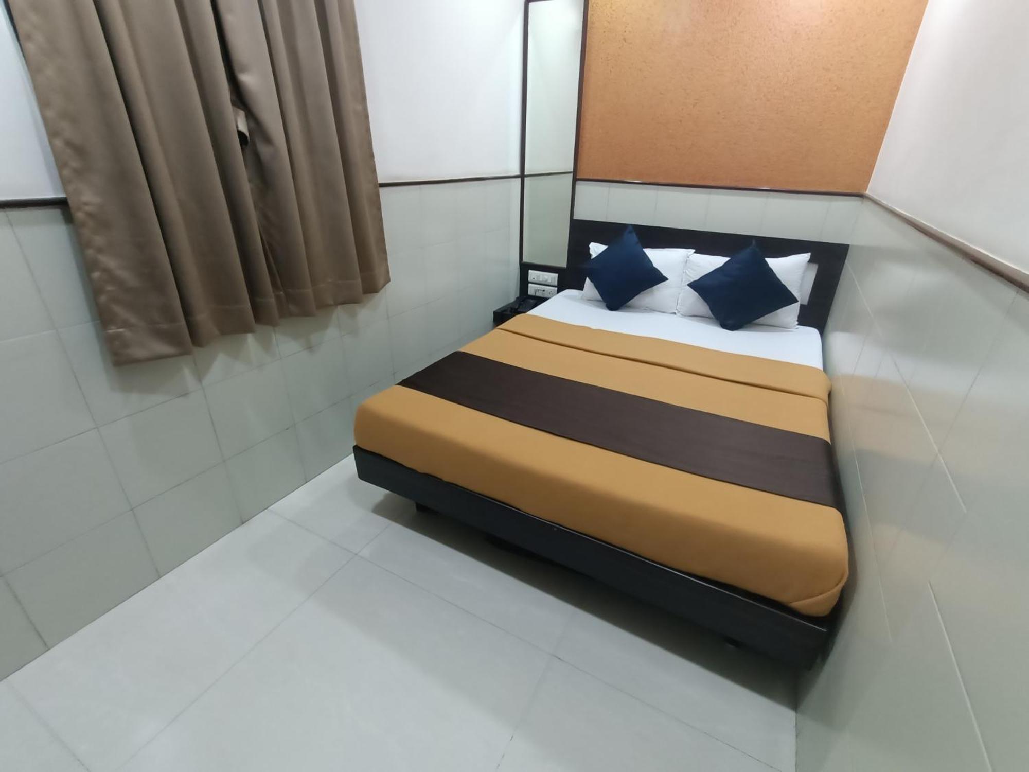 Hotel Triton - Near Us Embassy - Hotel In Sion Bombay Extérieur photo
