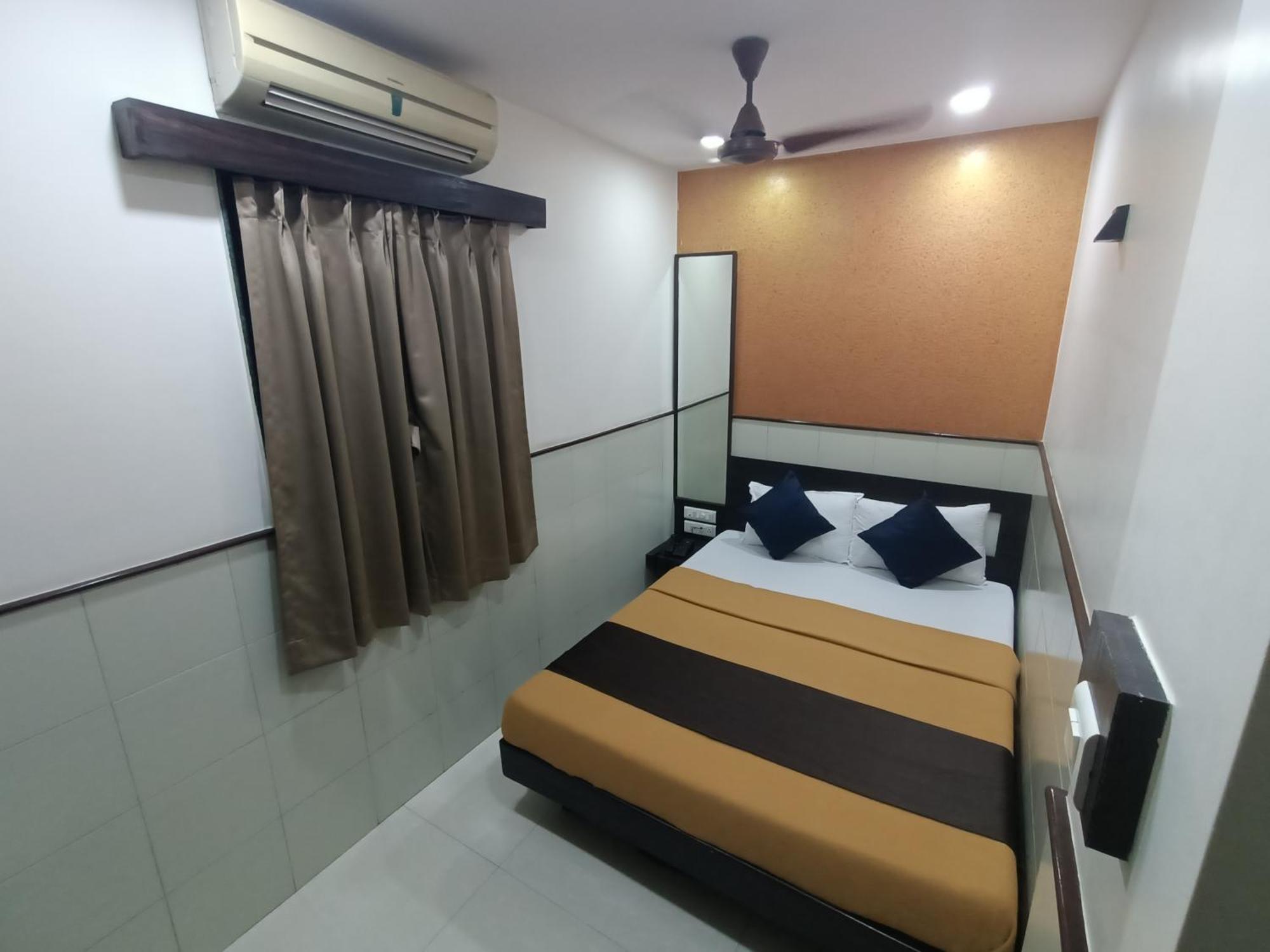 Hotel Triton - Near Us Embassy - Hotel In Sion Bombay Extérieur photo