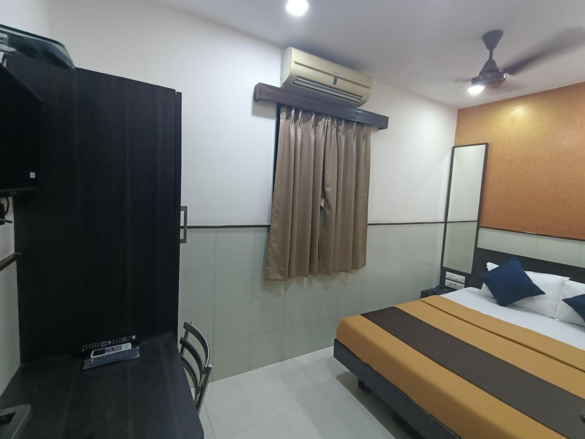 Hotel Triton - Near Us Embassy - Hotel In Sion Bombay Extérieur photo