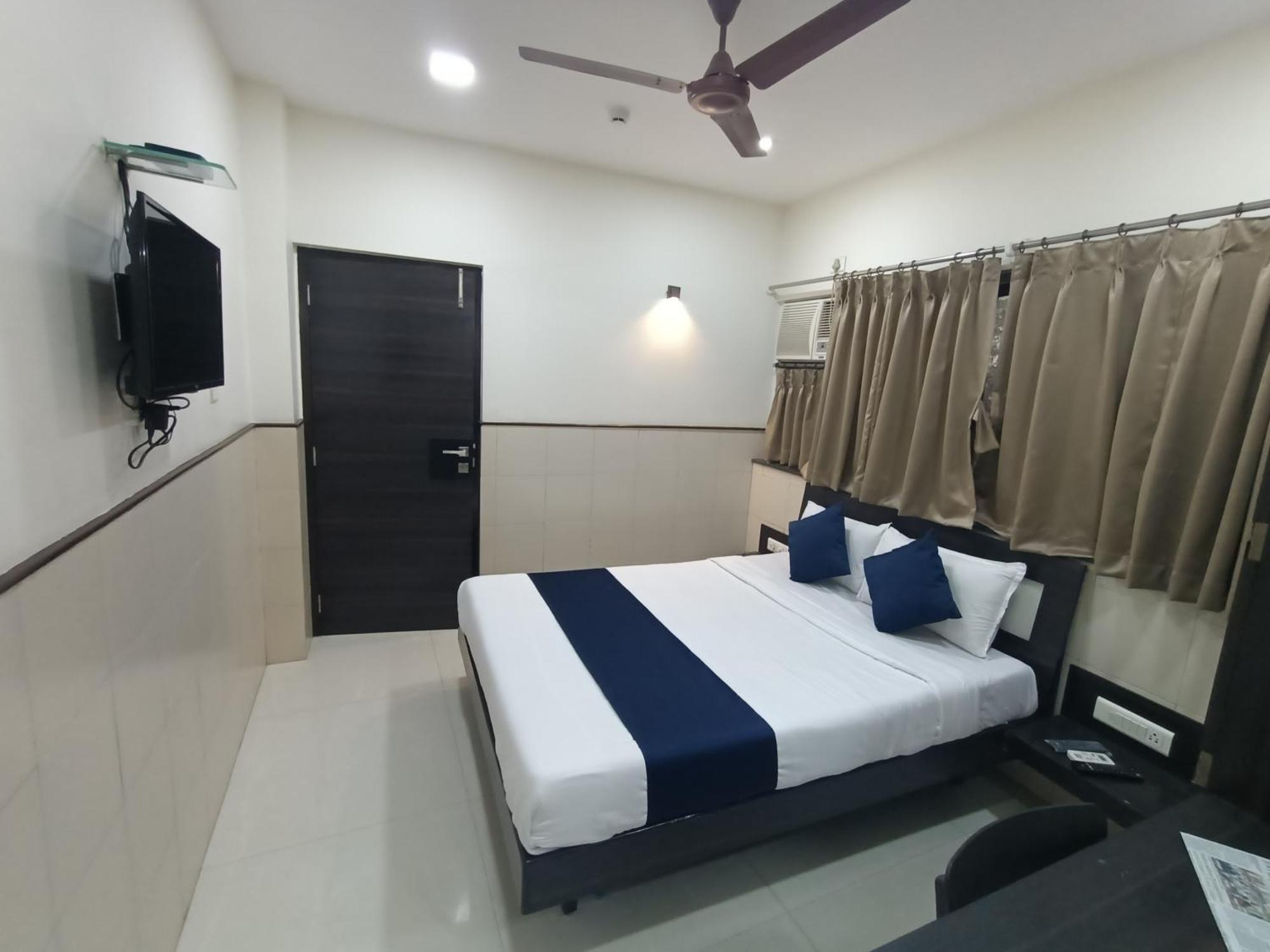 Hotel Triton - Near Us Embassy - Hotel In Sion Bombay Extérieur photo