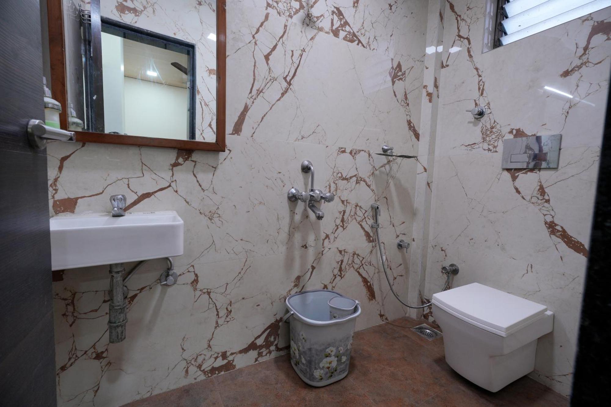 Hotel Triton - Near Us Embassy - Hotel In Sion Bombay Extérieur photo