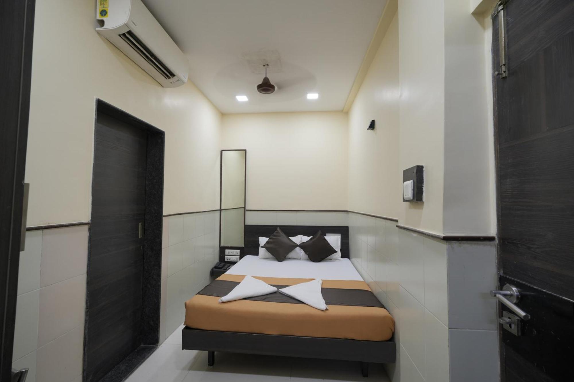 Hotel Triton - Near Us Embassy - Hotel In Sion Bombay Extérieur photo