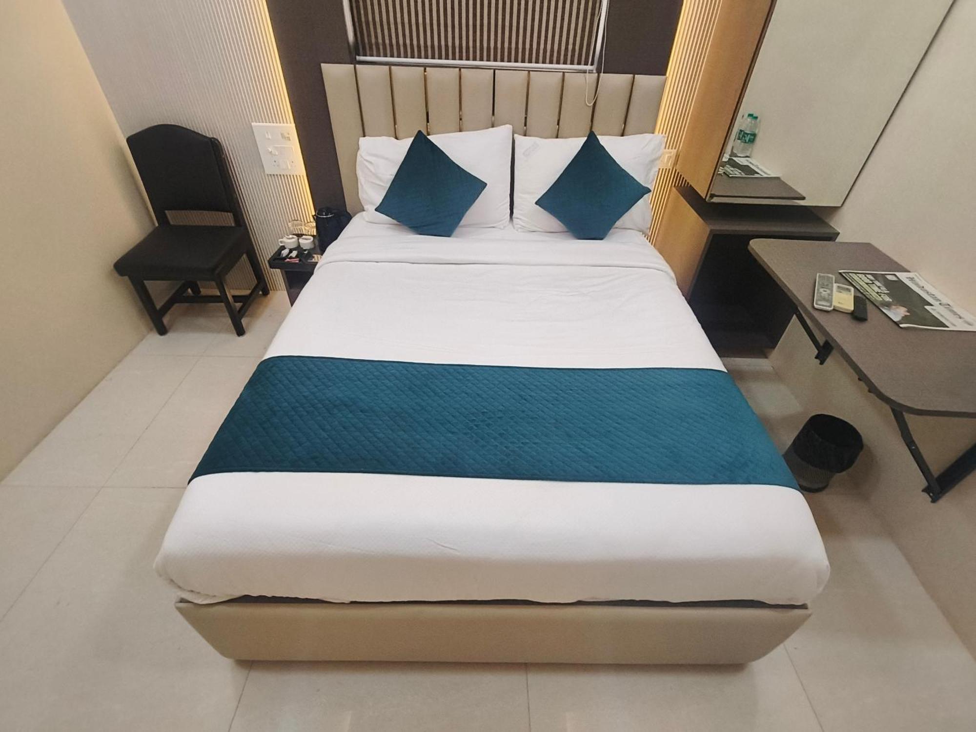 Hotel Triton - Near Us Embassy - Hotel In Sion Bombay Extérieur photo