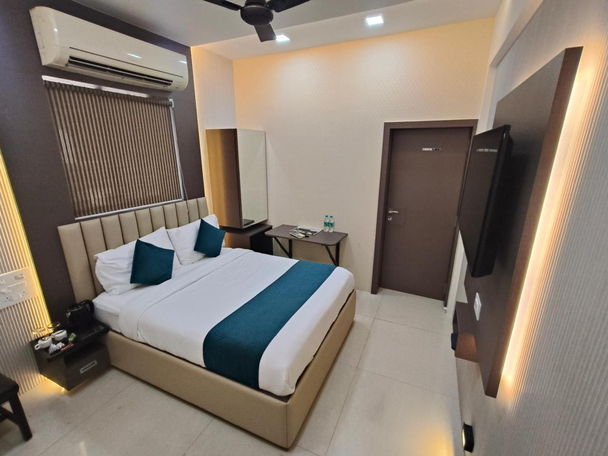 Hotel Triton - Near Us Embassy - Hotel In Sion Bombay Extérieur photo